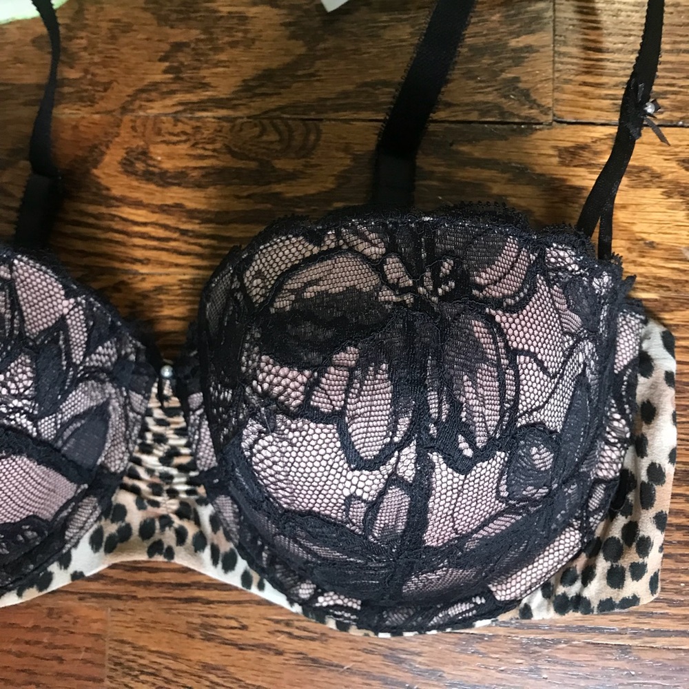 Two Victoria’s Secret Bras - Picture 2 of 8